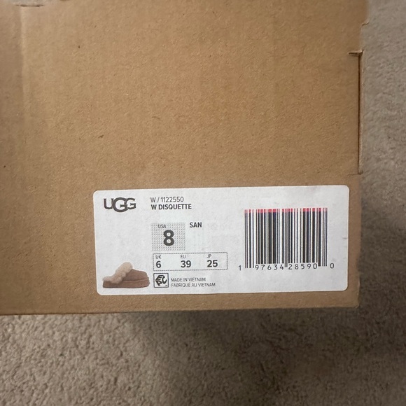 UGG - Picture 4 of 4